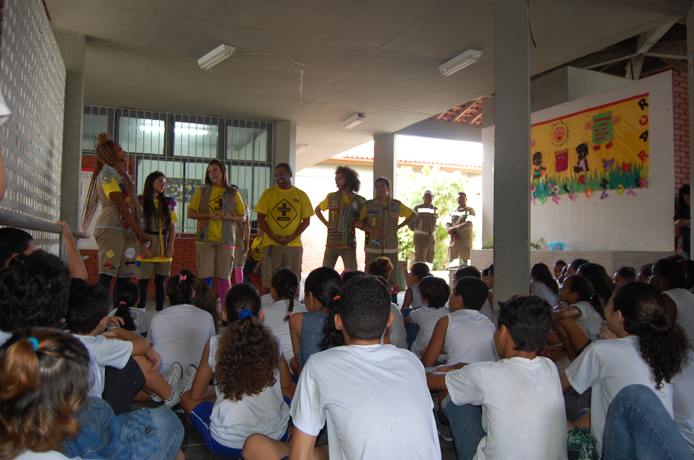'Maio Amarelo': SMTT leva ações educativas a alunos de escola pública - SMTT Aracaju